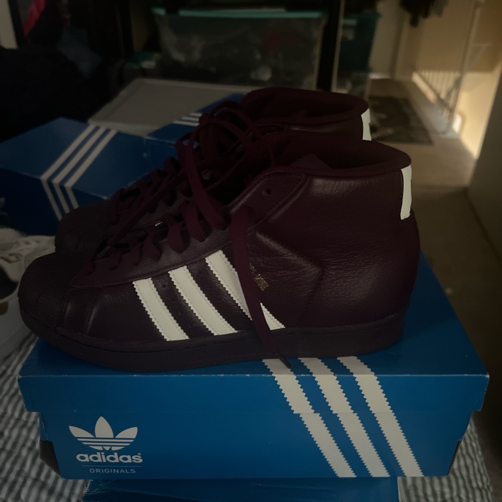 adidas Kids Sneakers in Maroon and White